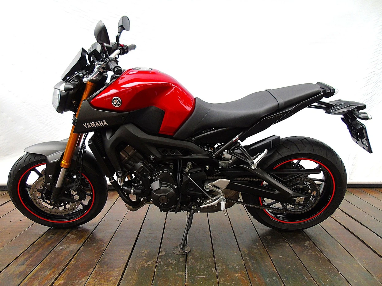 YAMAHA MT-09