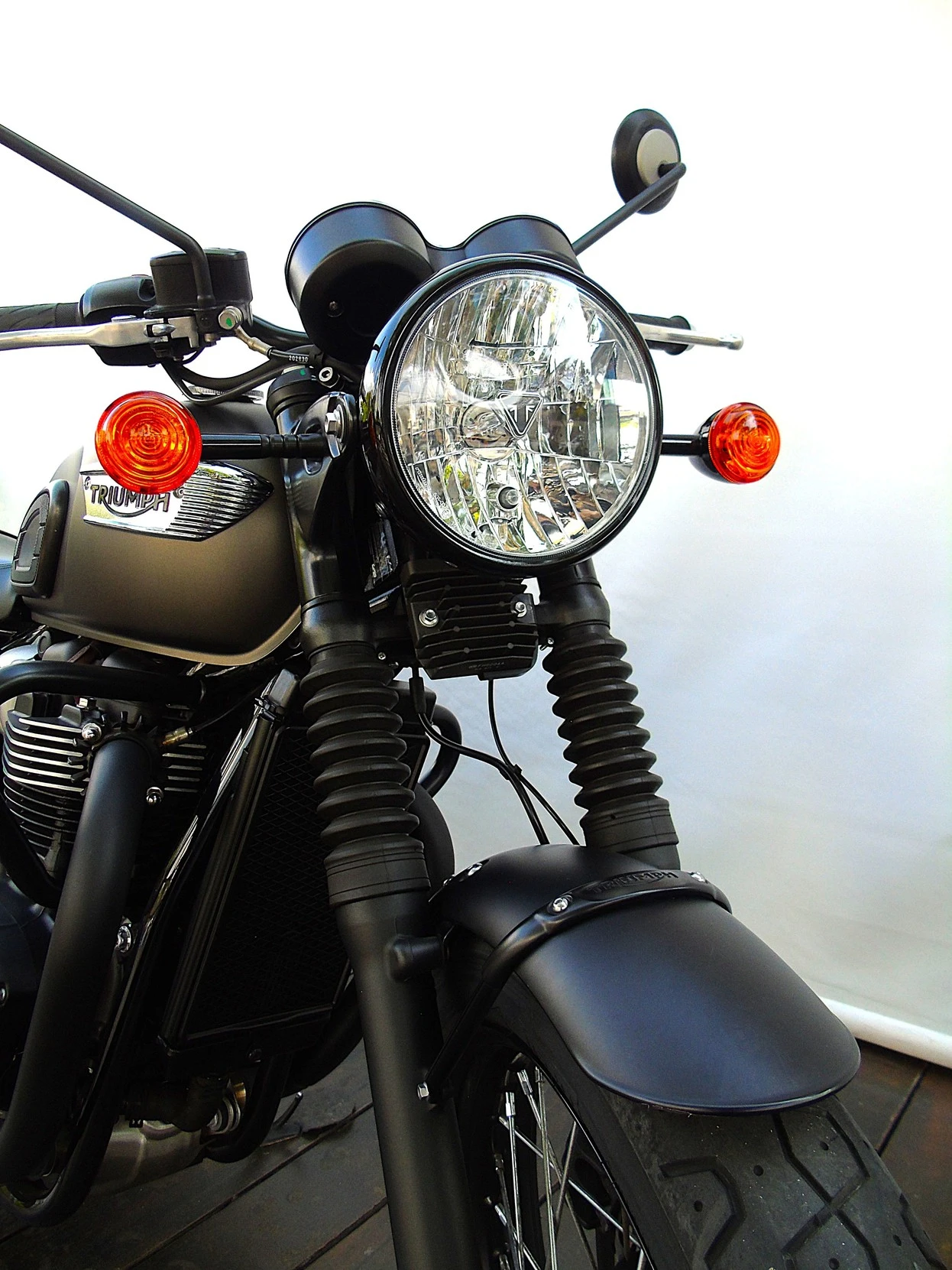TRIUMPH BONNEVILLE T100 BLACK 900