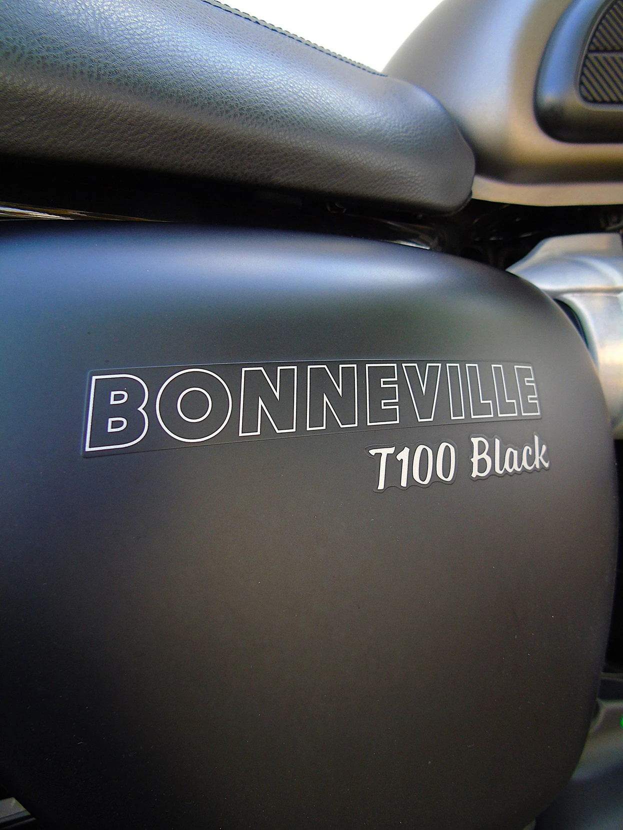TRIUMPH BONNEVILLE T100 BLACK 900