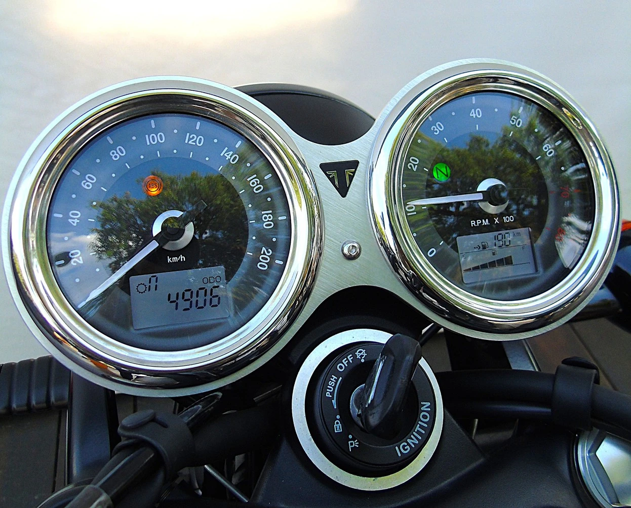 TRIUMPH BONNEVILLE T100 BLACK 900