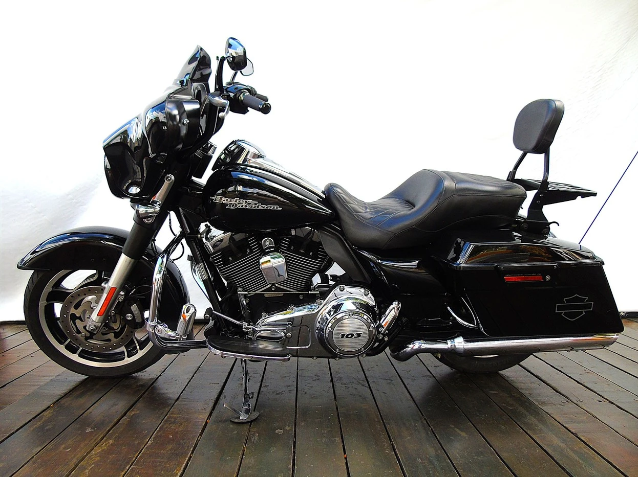 HARLEY-DAVIDSON STREET GLIDE