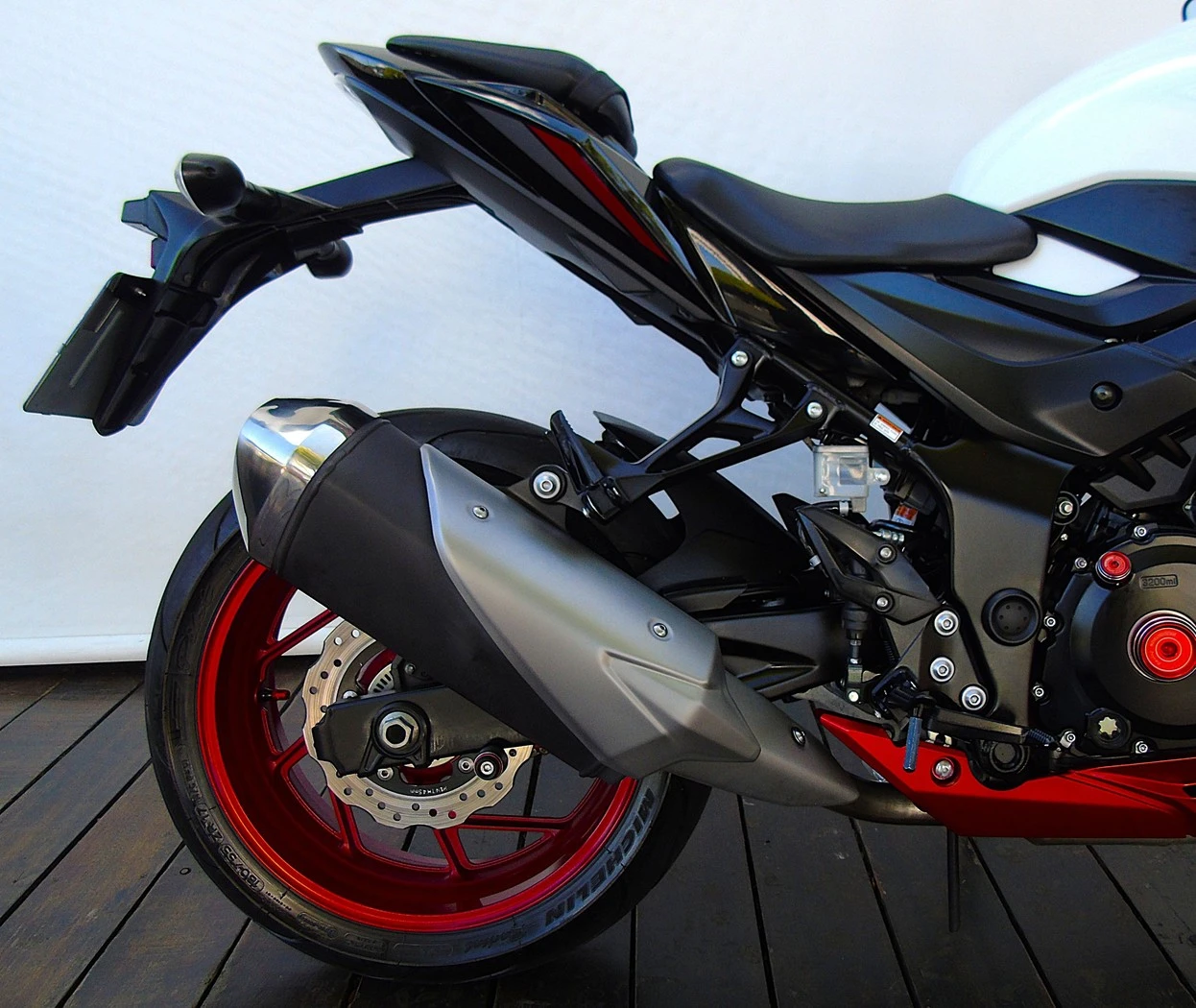 SUZUKI GSX S 750AZ