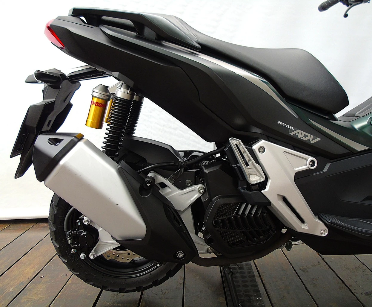 HONDA ADV