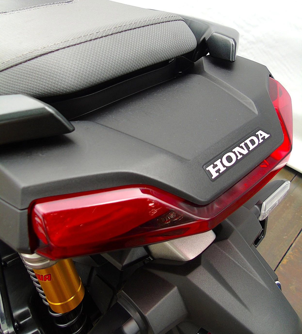 HONDA ADV