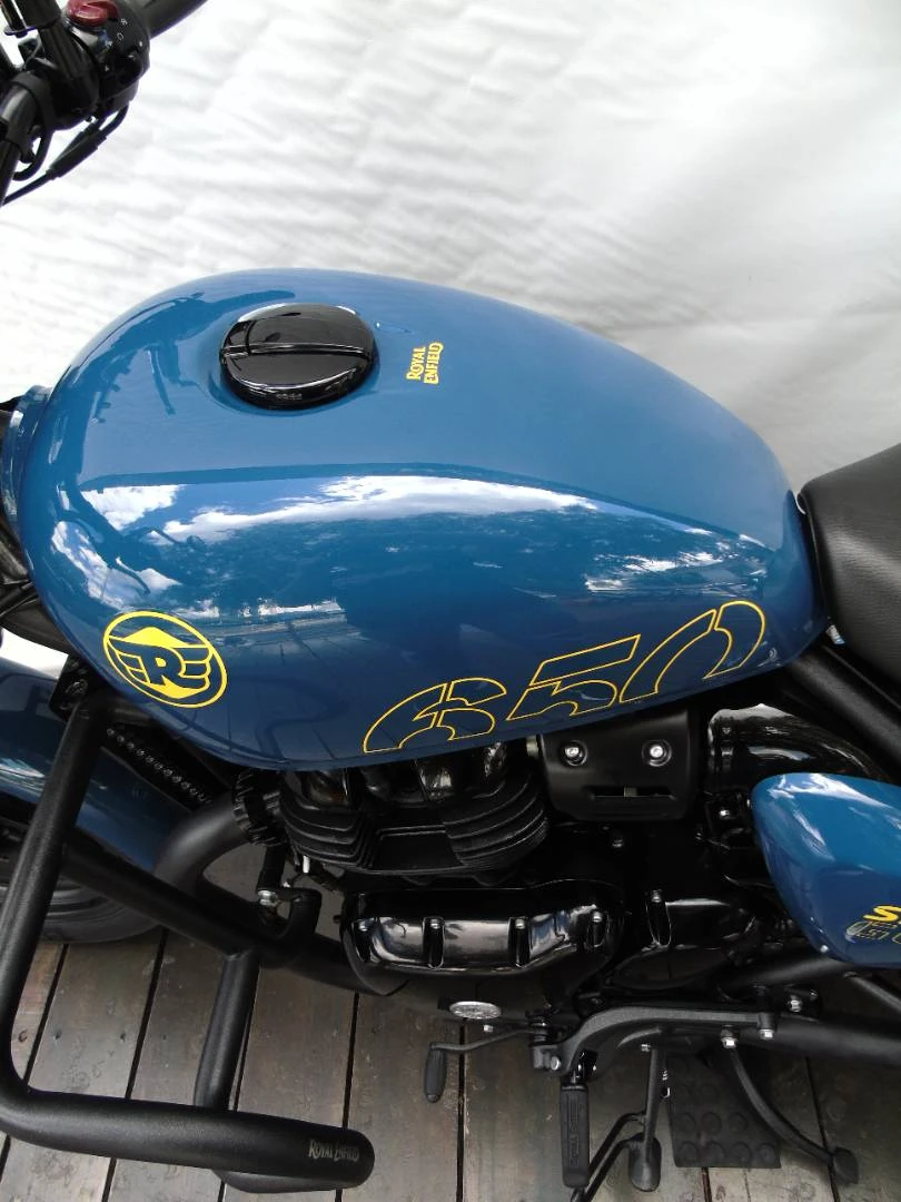 ROYAL ENFIELD SHOTGUN 650 STENCIL WHITE