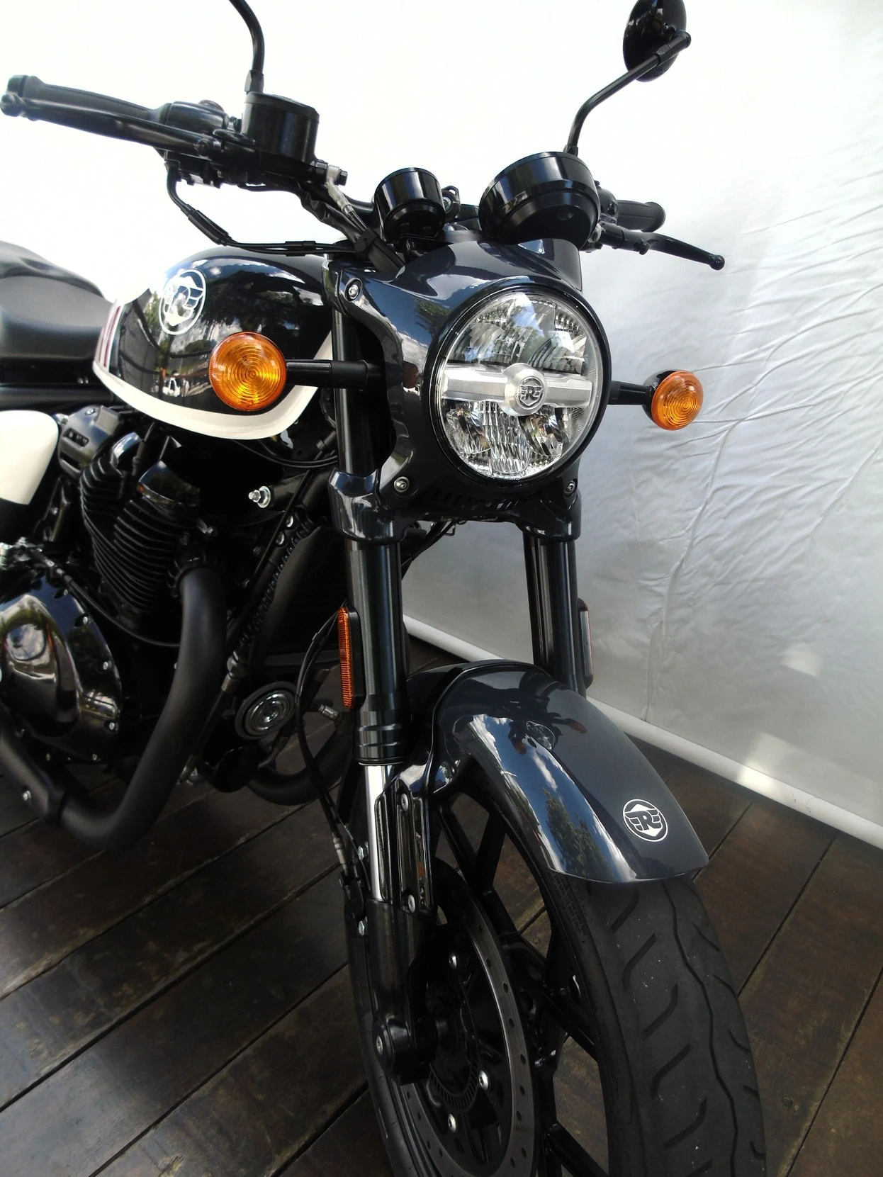 ROYAL ENFIELD SHOTGUN 650 STENCIL WHITE