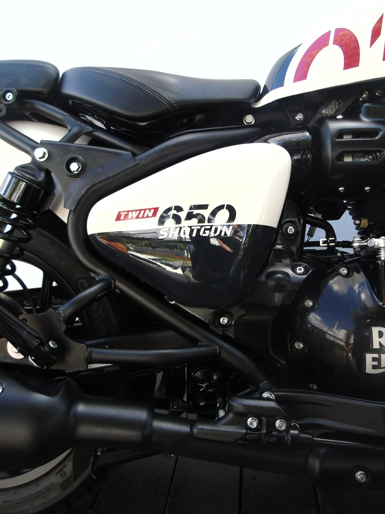 ROYAL ENFIELD SHOTGUN 650 STENCIL WHITE