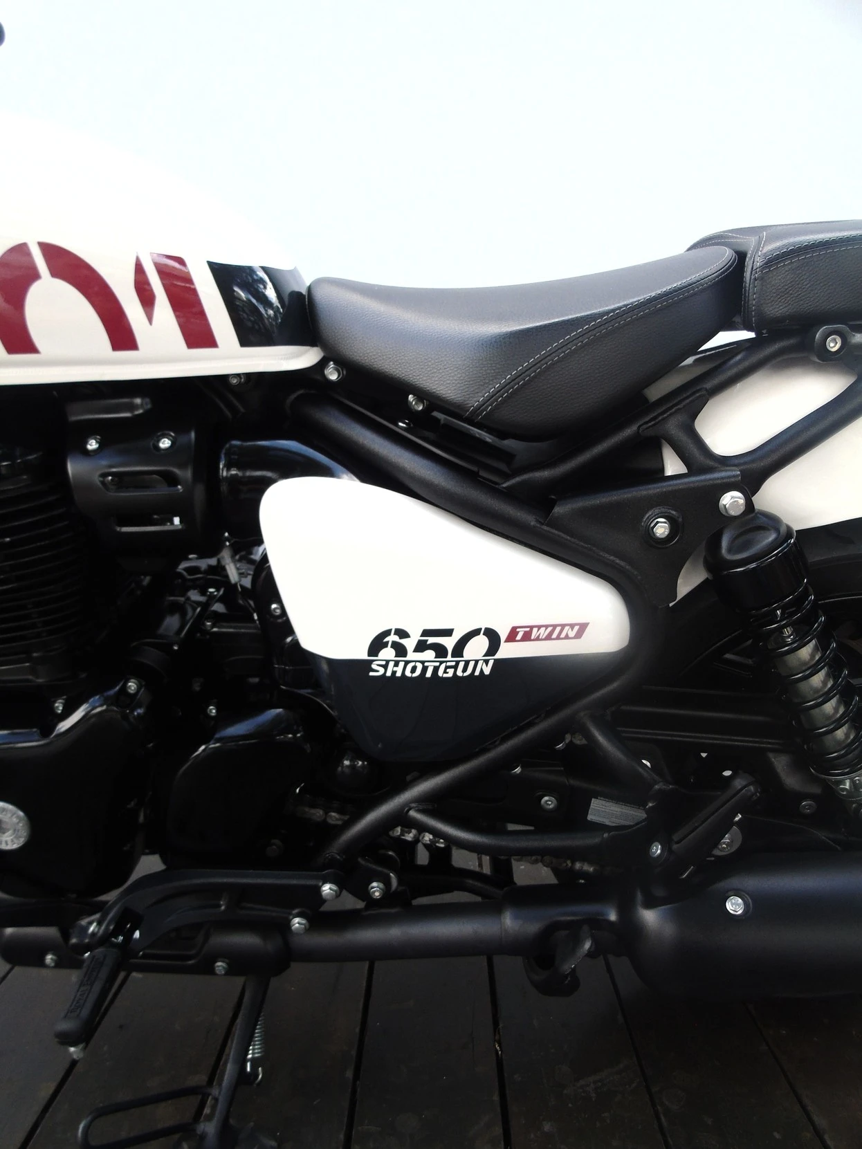ROYAL ENFIELD SHOTGUN 650 STENCIL WHITE
