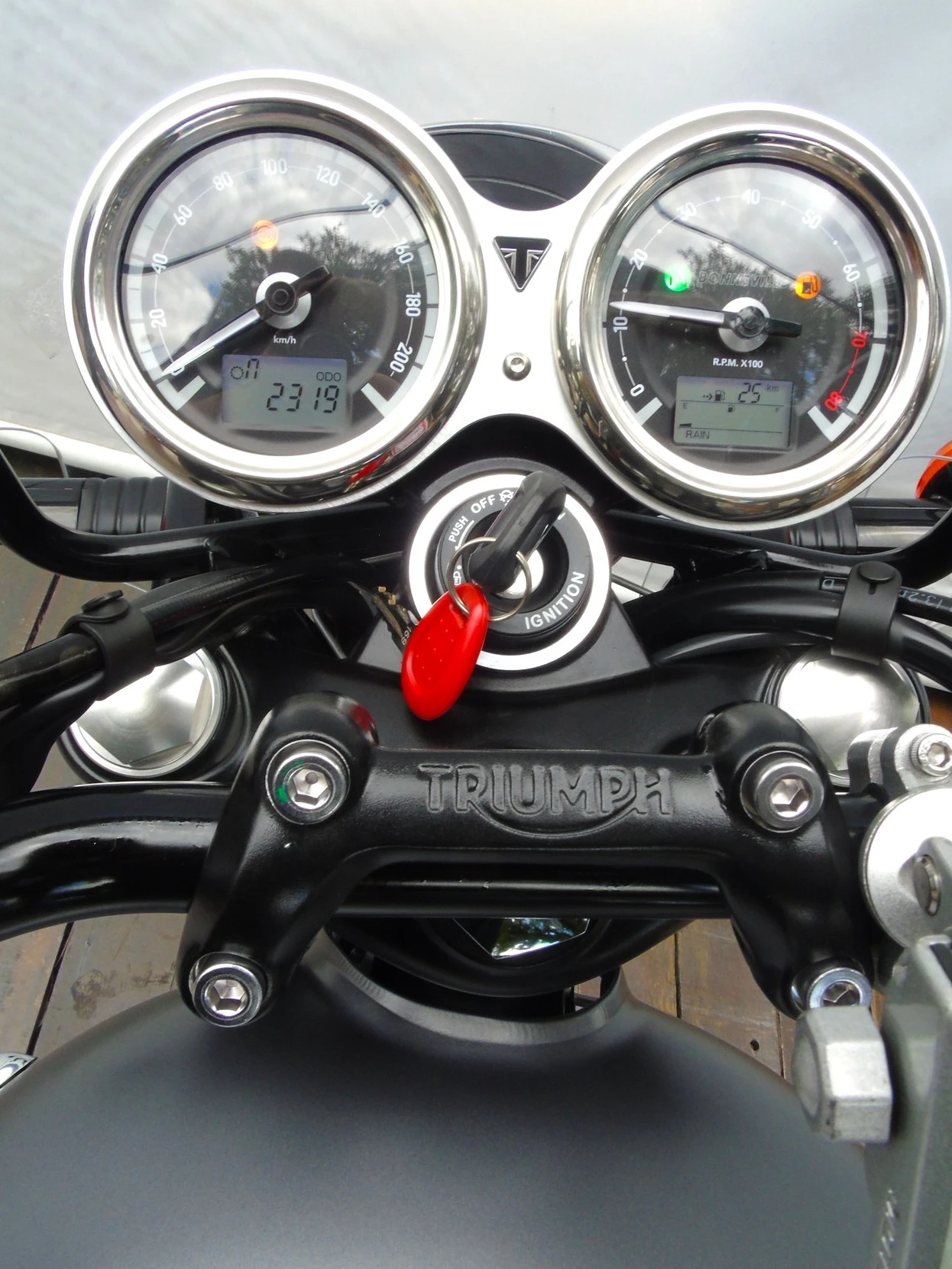 TRIUMPH BONNEVILLE T120 BLACK 1200