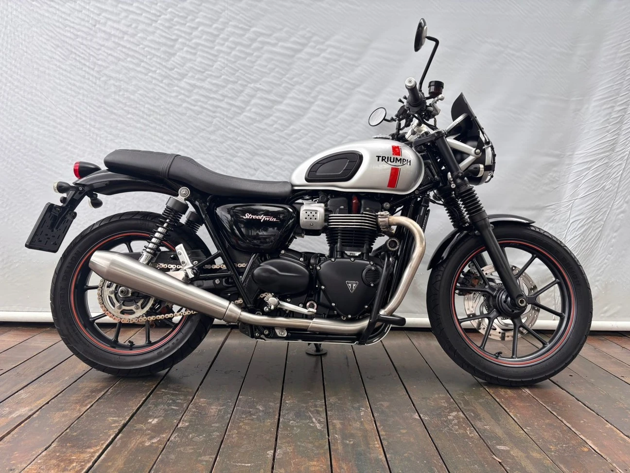 TRIUMPH STREET TWIN