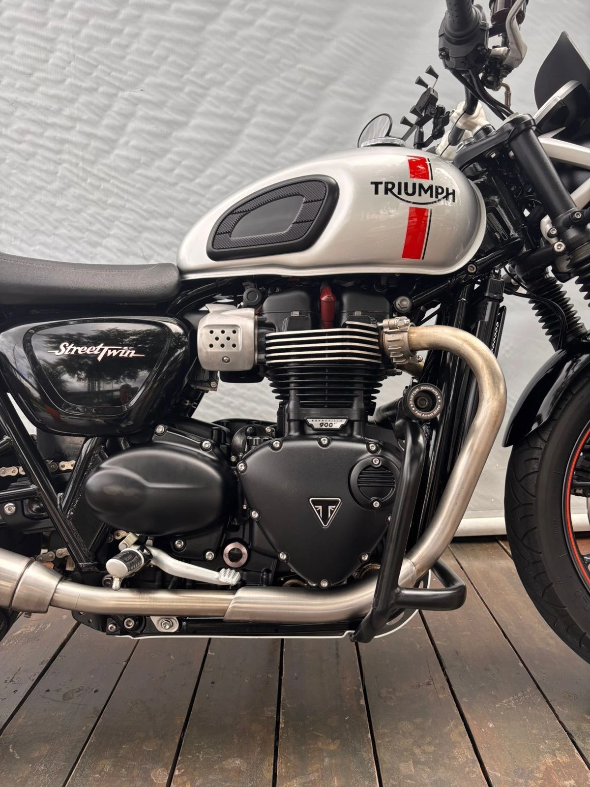 TRIUMPH STREET TWIN