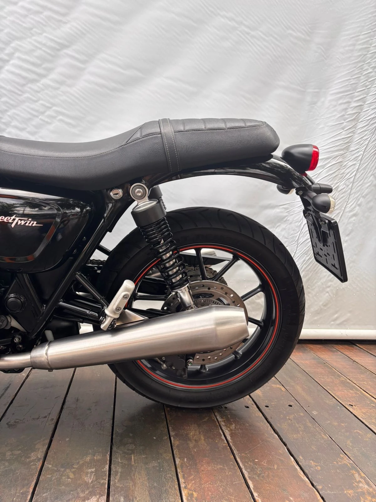 TRIUMPH STREET TWIN