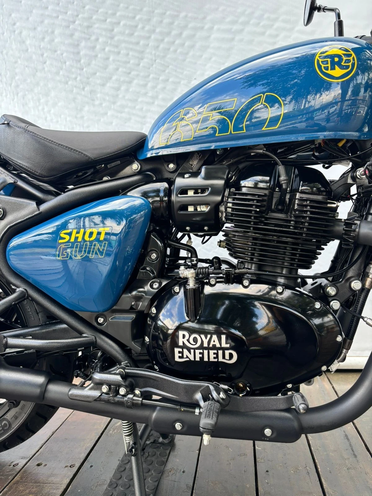 ROYAL ENFIELD SHOTGUN 650 STENCIL WHITE