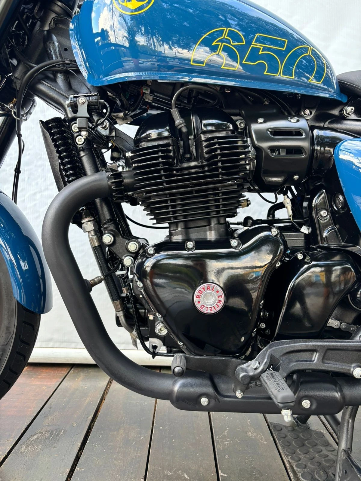 ROYAL ENFIELD SHOTGUN 650 STENCIL WHITE