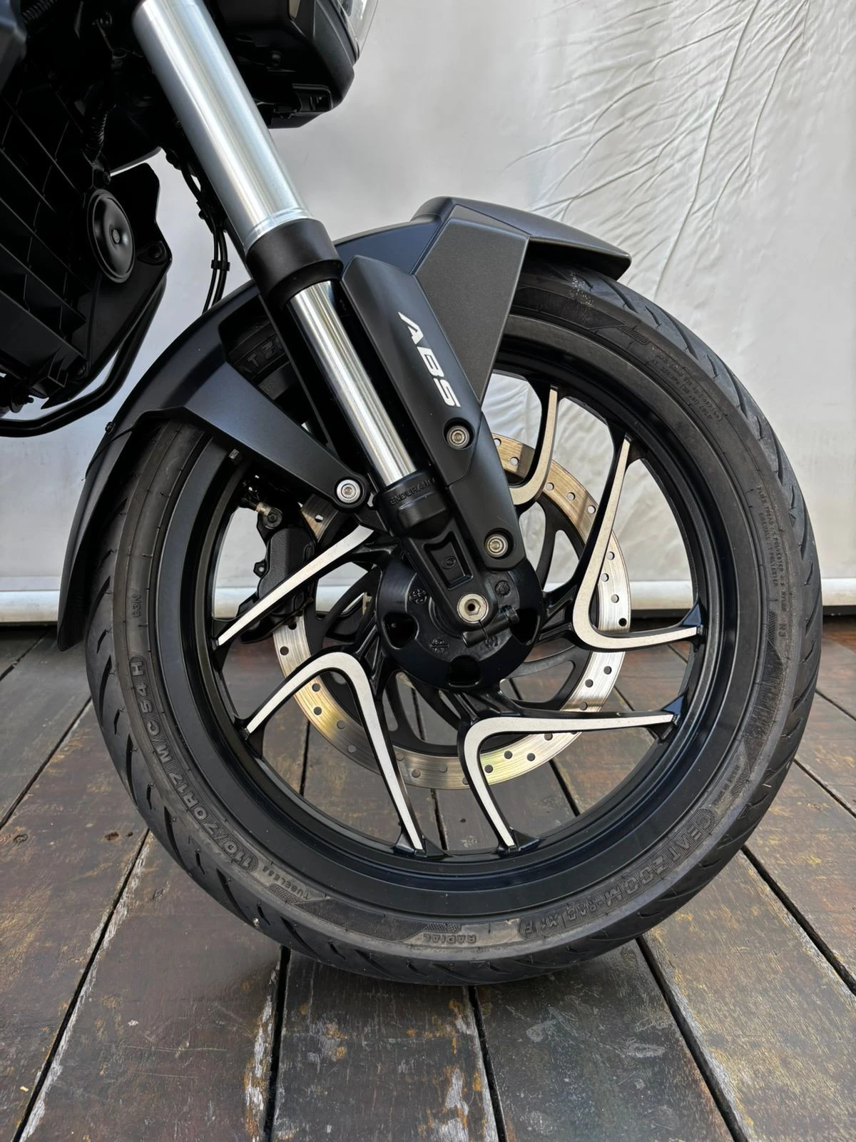 BAJAJ DOMINAR 400