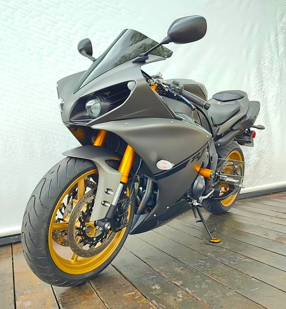 YAMAHA YZF R1