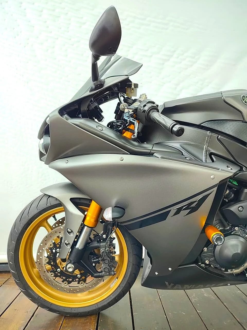 YAMAHA YZF R1