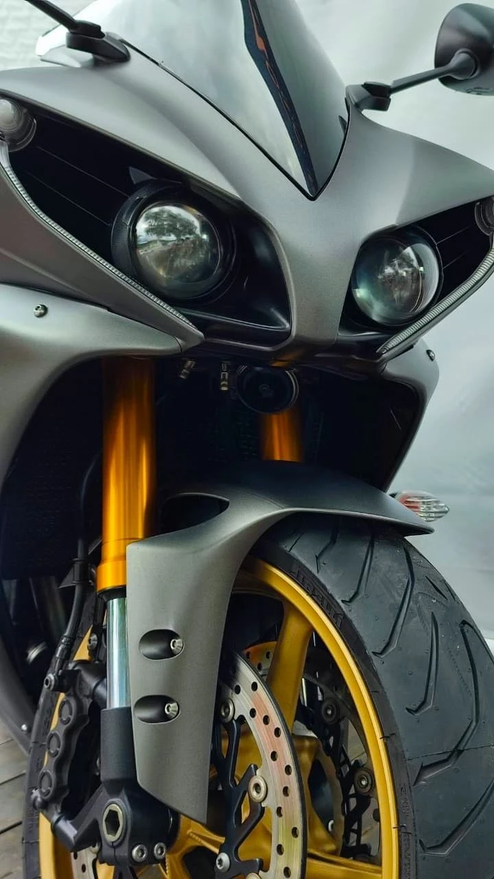 YAMAHA YZF R1