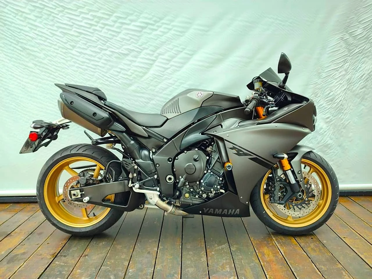 YAMAHA YZF R1
