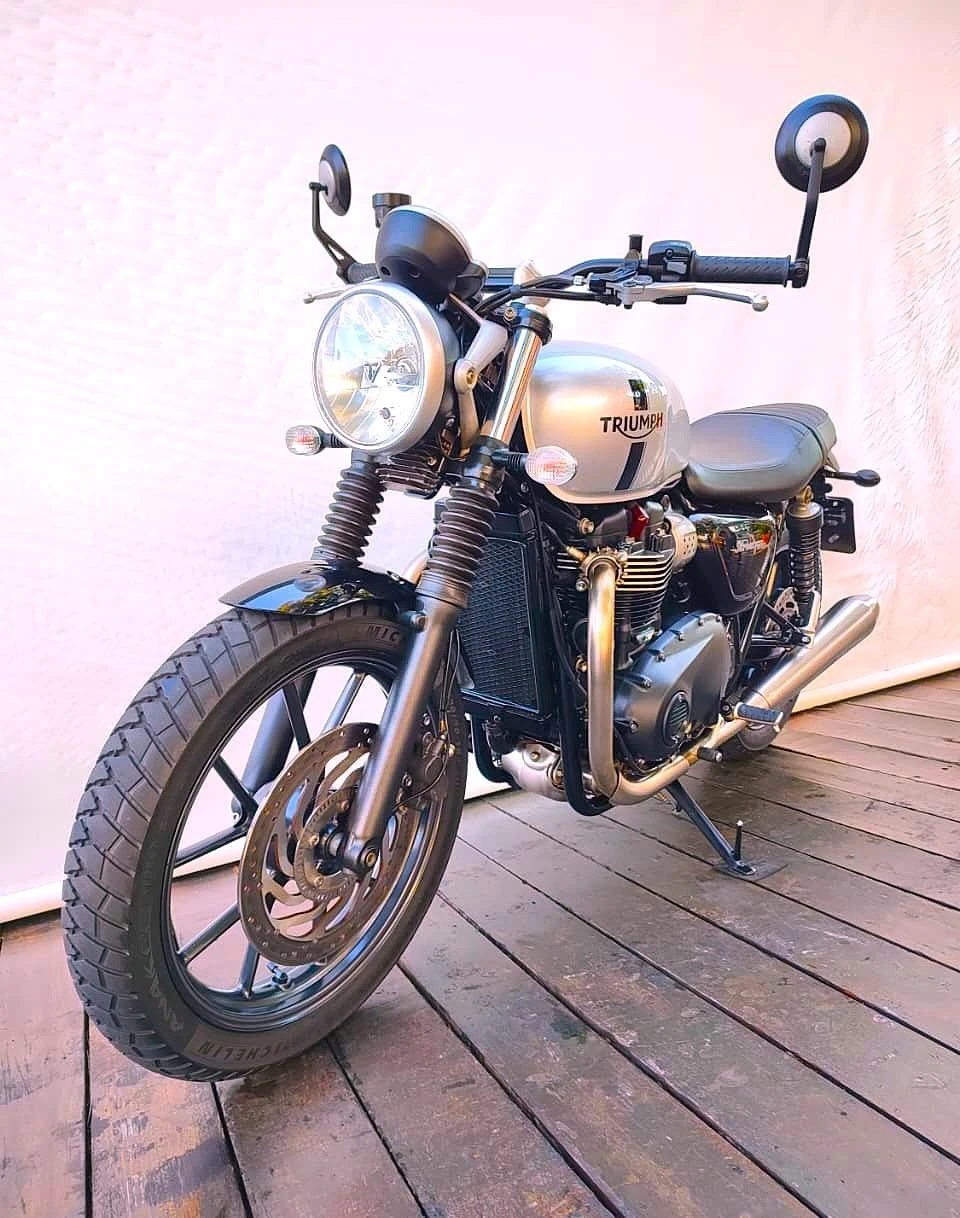 TRIUMPH STREET TWIN