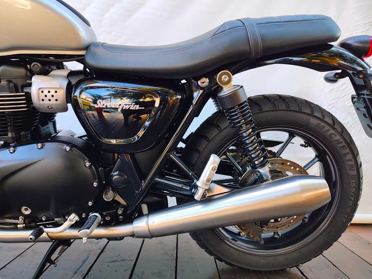 TRIUMPH STREET TWIN