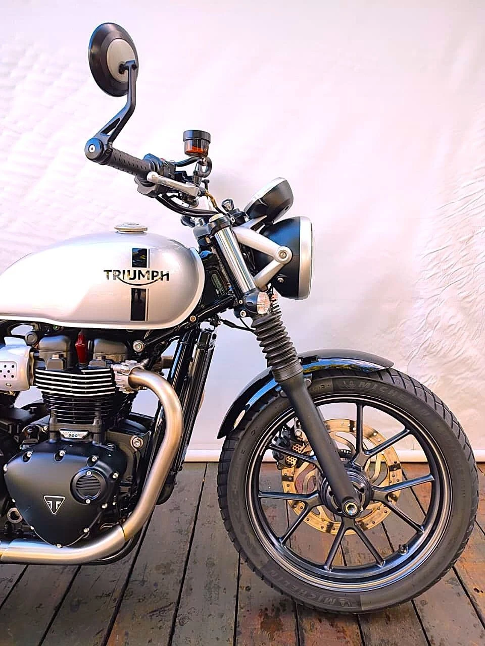 TRIUMPH STREET TWIN