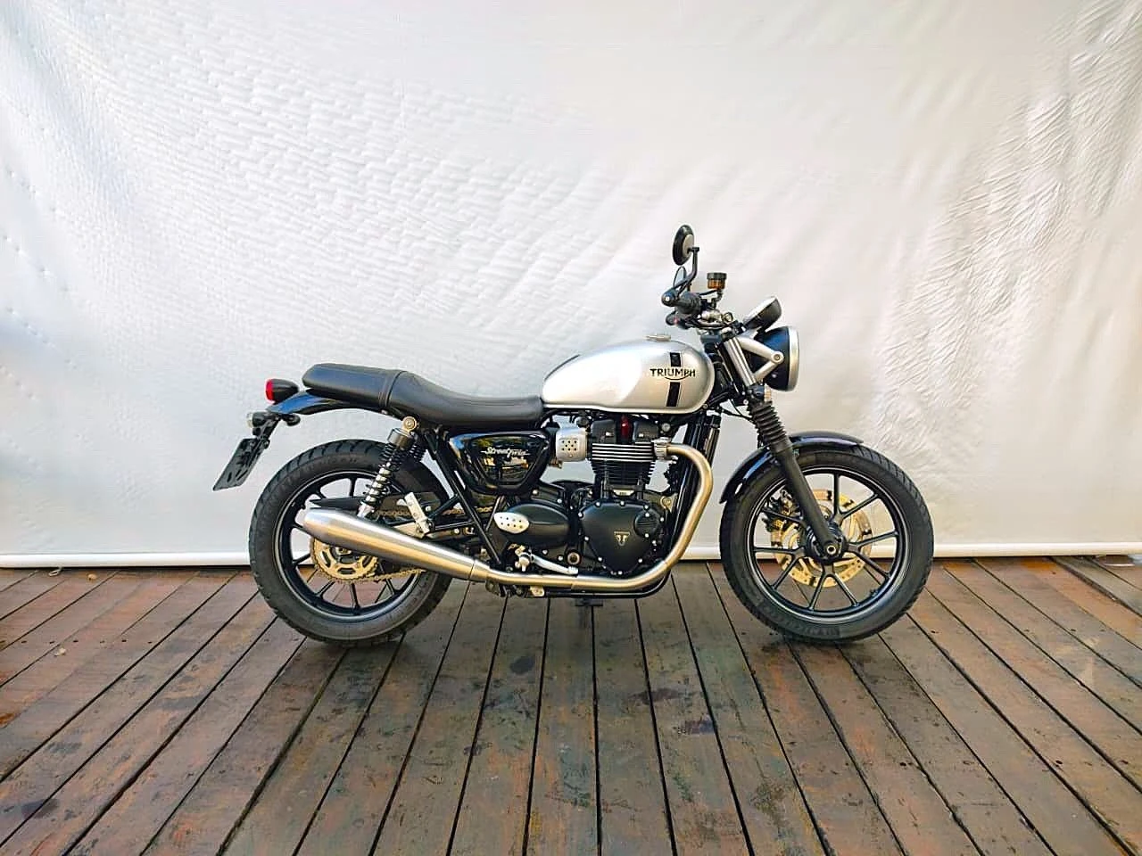 TRIUMPH STREET TWIN