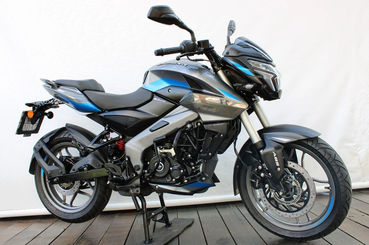 BAJAJ DOMINAR NS160