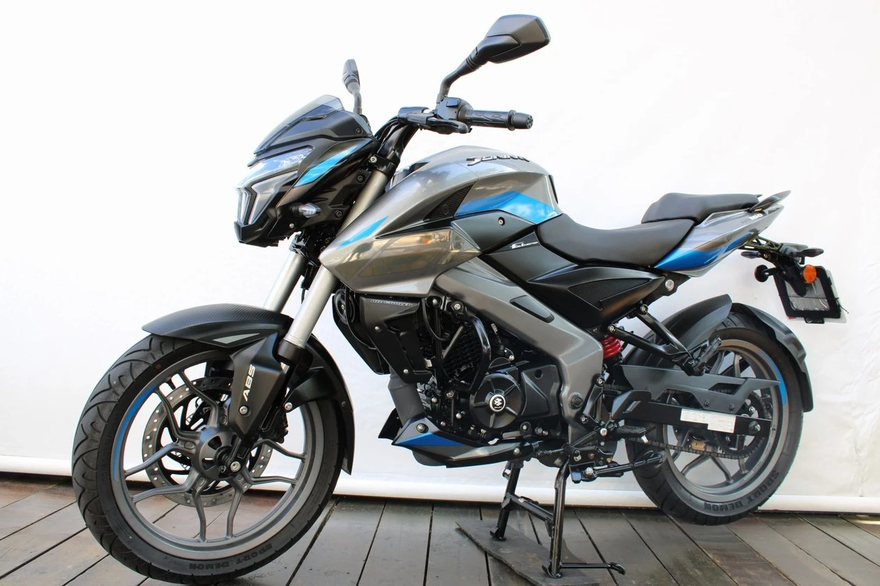 BAJAJ DOMINAR NS160