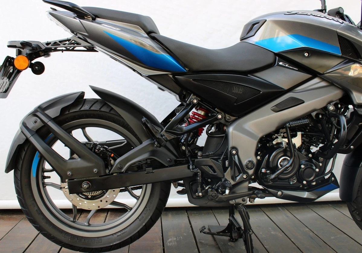 BAJAJ DOMINAR NS160