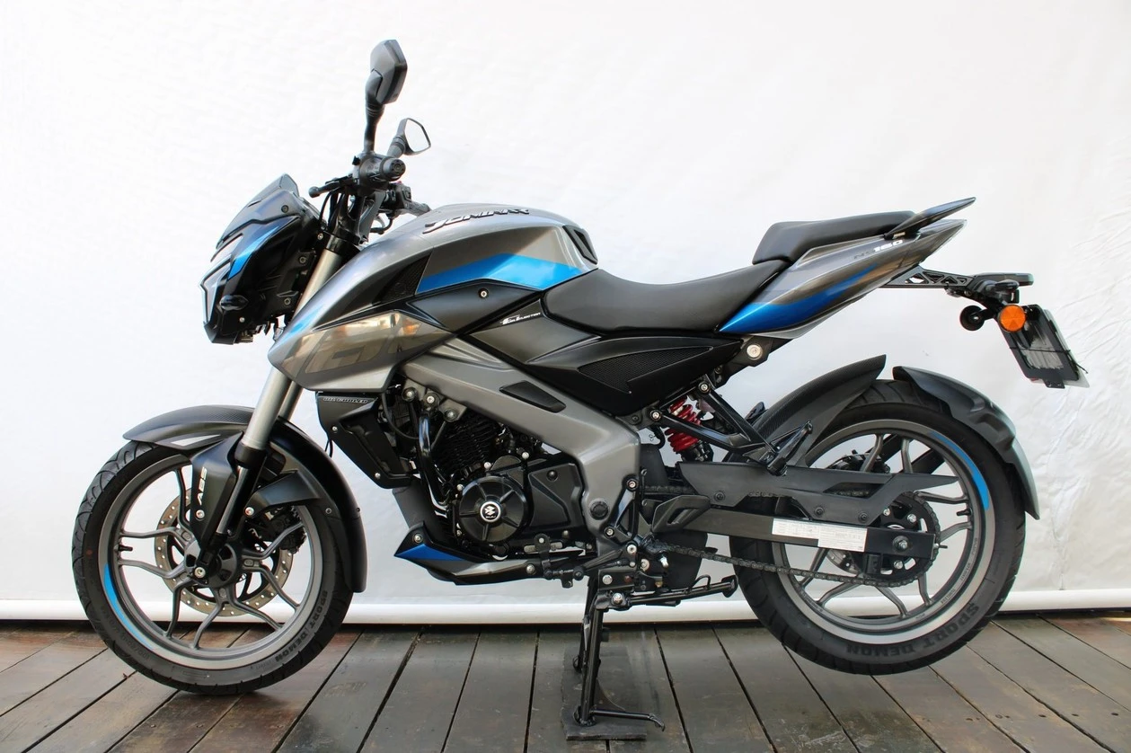 BAJAJ DOMINAR NS160