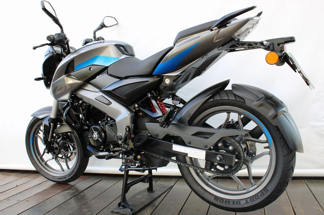 BAJAJ DOMINAR NS160