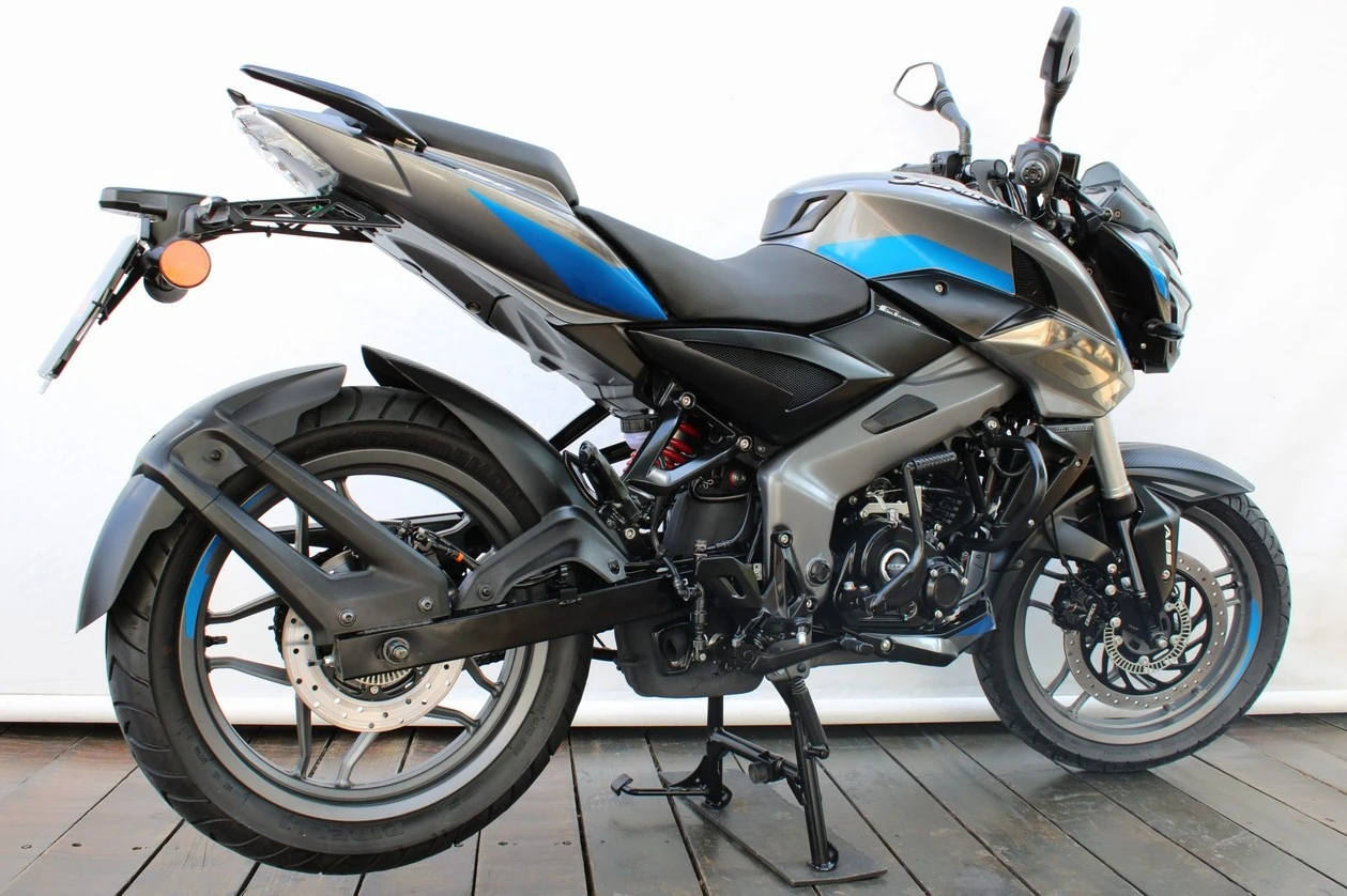 BAJAJ DOMINAR NS160