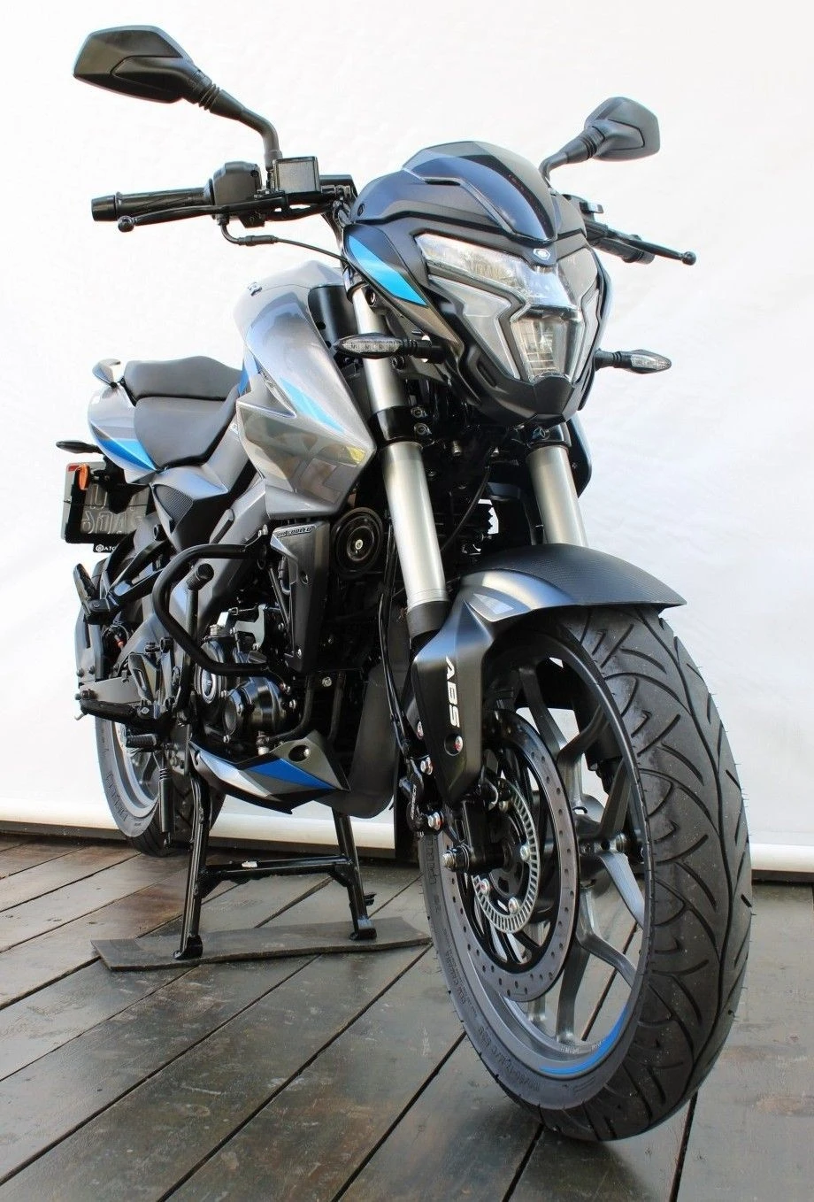 BAJAJ DOMINAR NS160