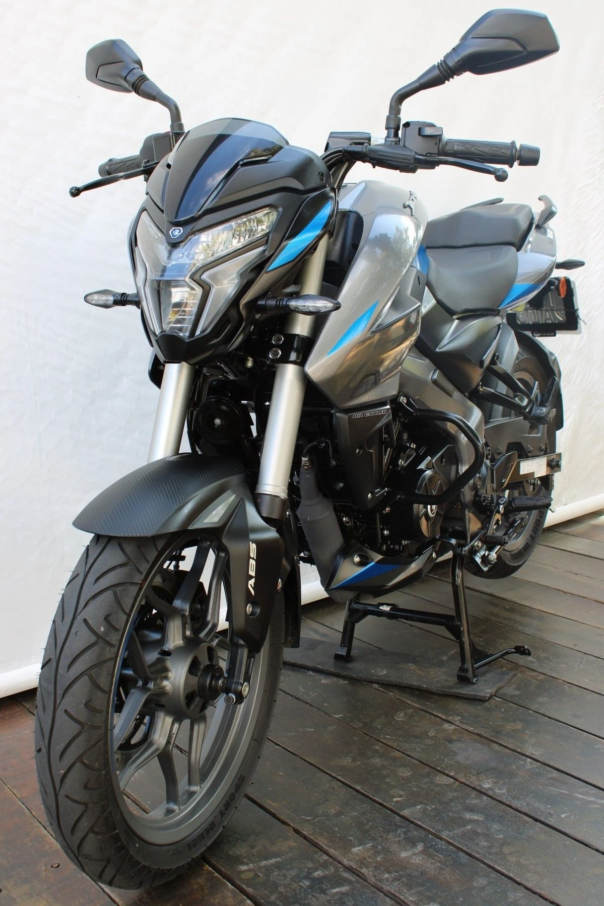 BAJAJ DOMINAR NS160