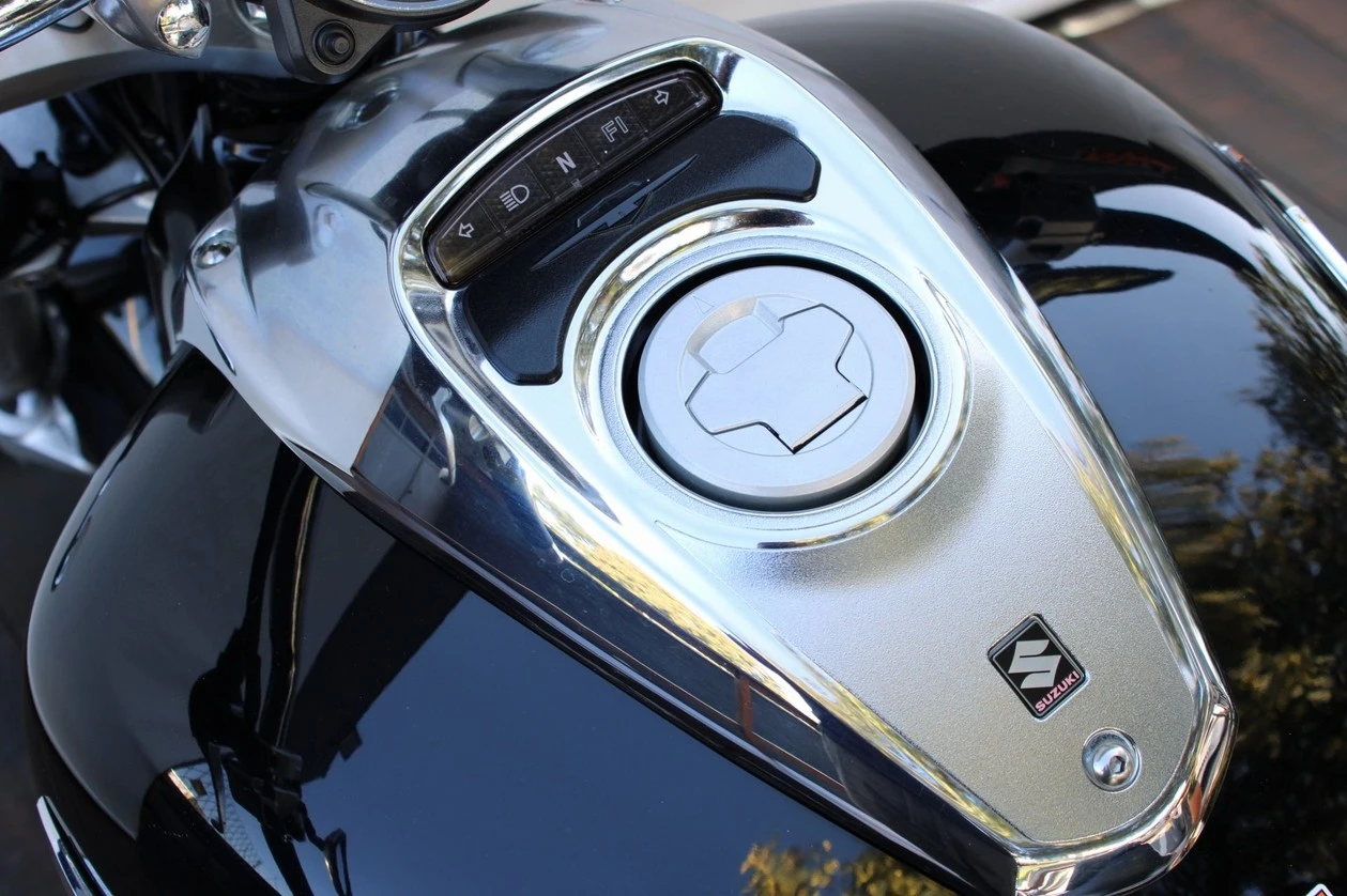 SUZUKI BOULEVARD M800