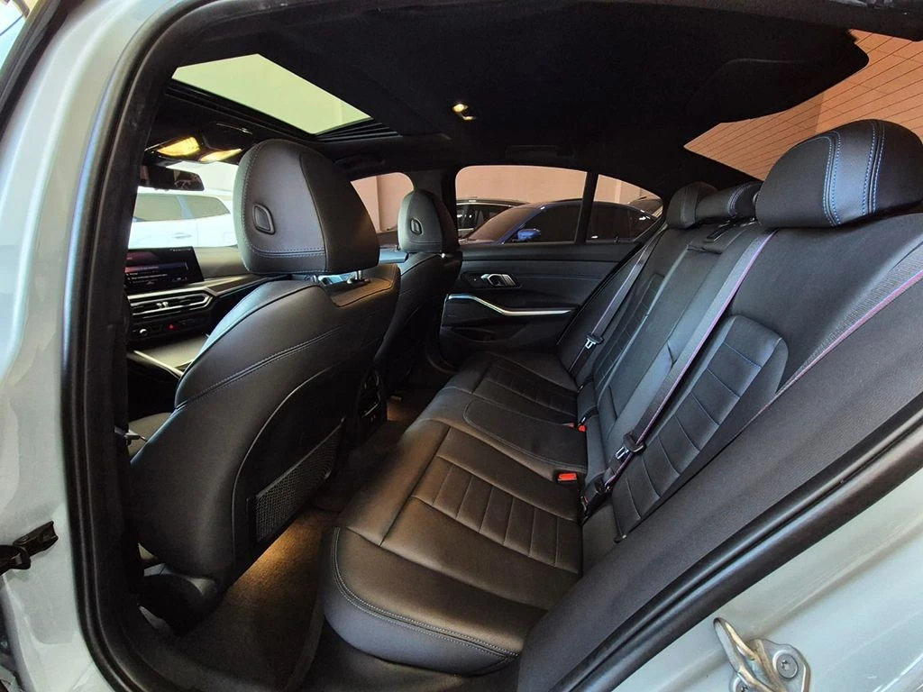 BMW 330e