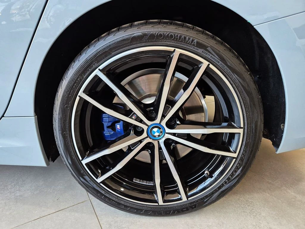 BMW 330e