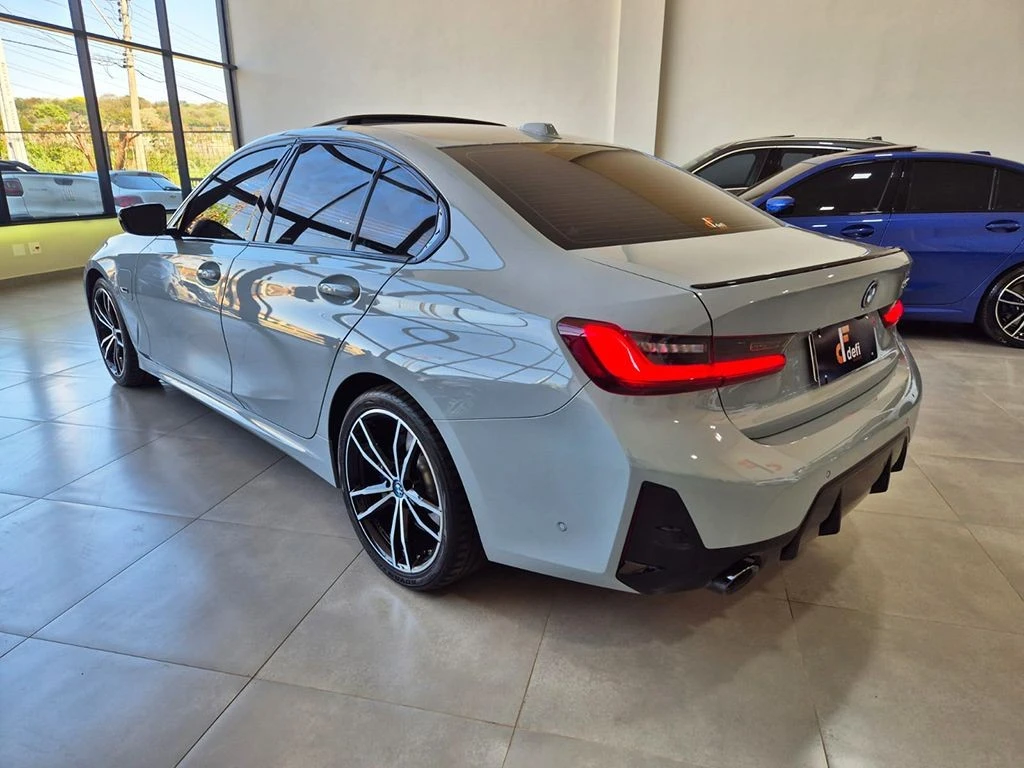 BMW 330e