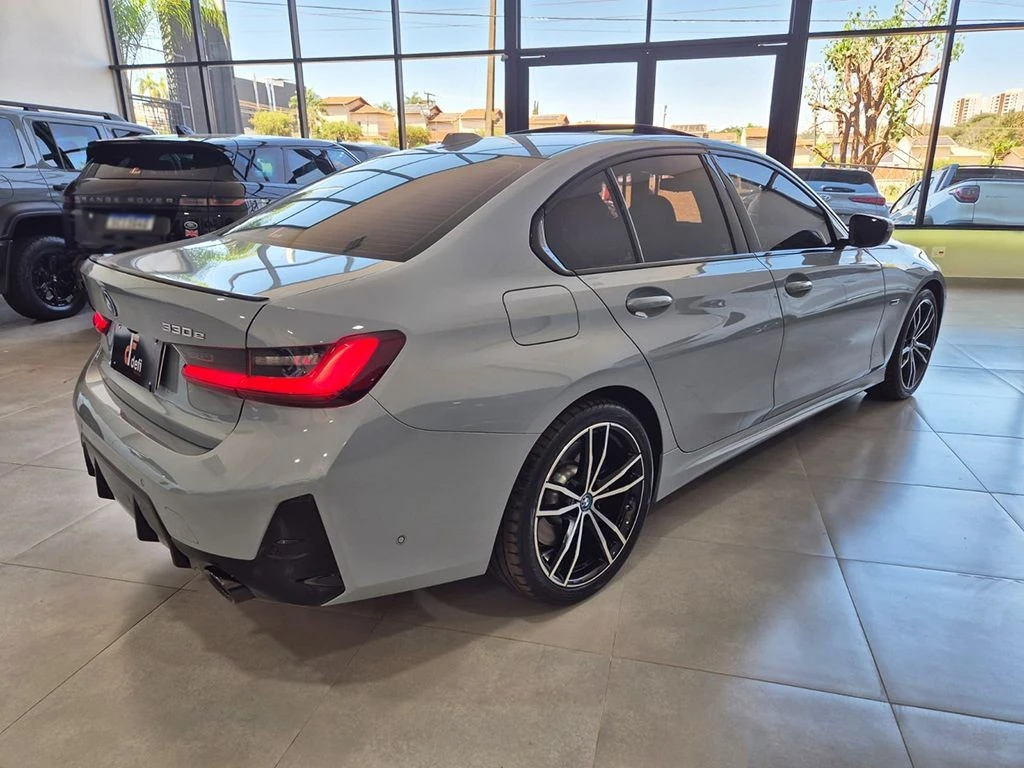 BMW 330e