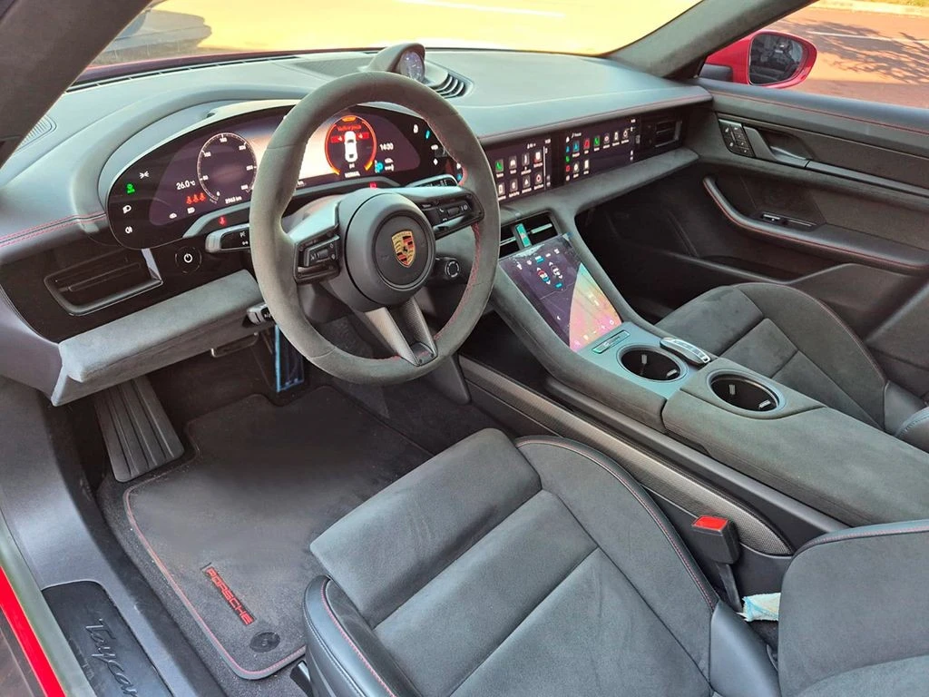 PORSCHE TAYCAN