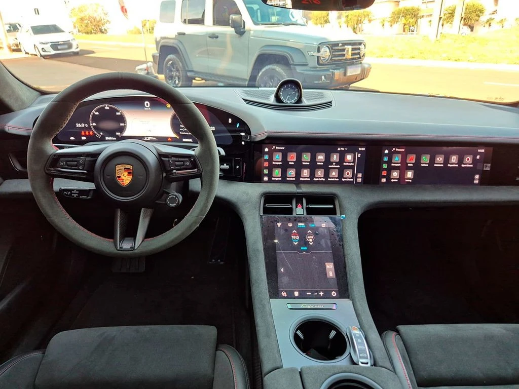 PORSCHE TAYCAN