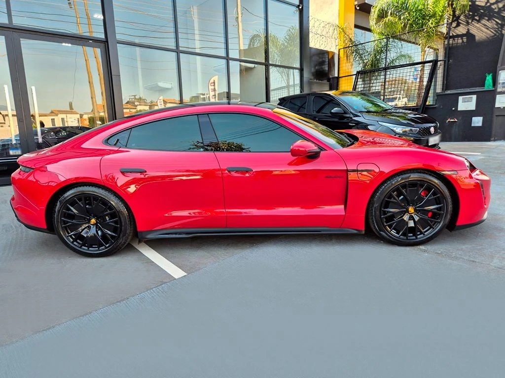 PORSCHE TAYCAN