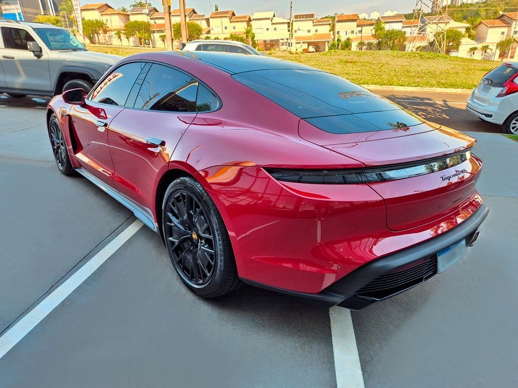 PORSCHE TAYCAN