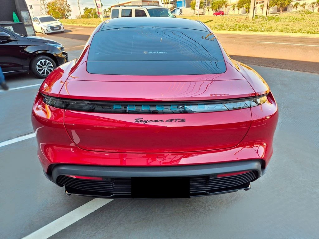 PORSCHE TAYCAN
