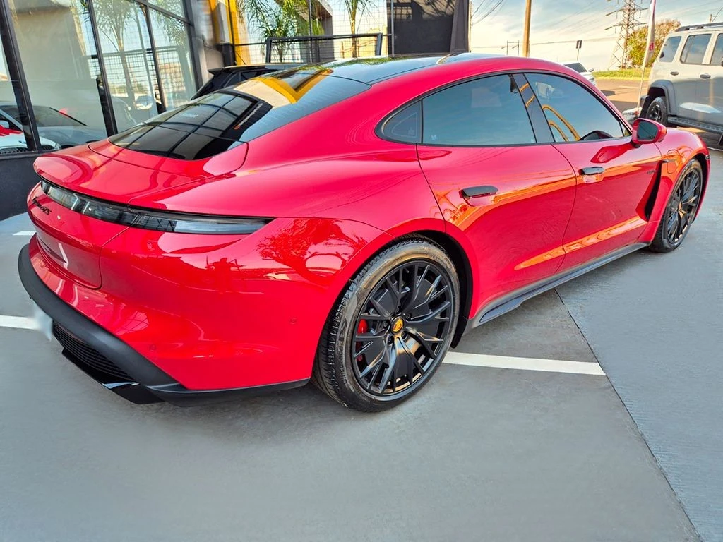 PORSCHE TAYCAN
