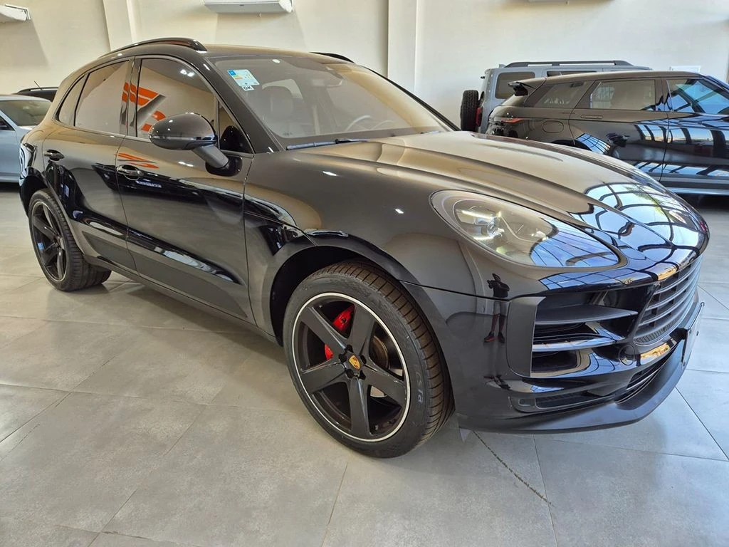 PORSCHE MACAN