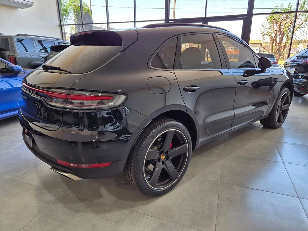PORSCHE MACAN