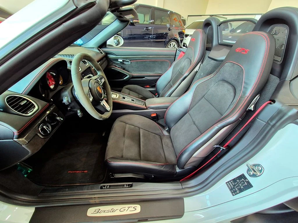 PORSCHE 718