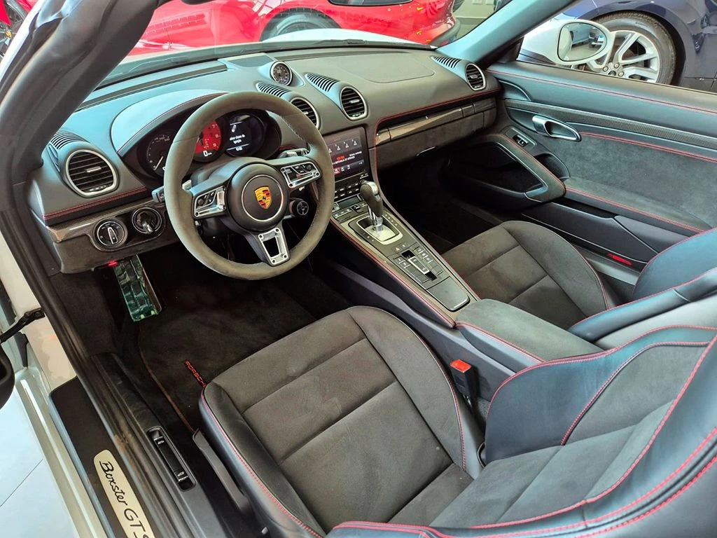 PORSCHE 718